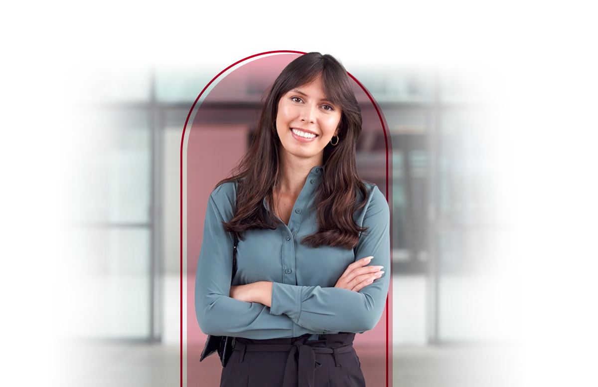 Businesswoman posing with her arms crossed.