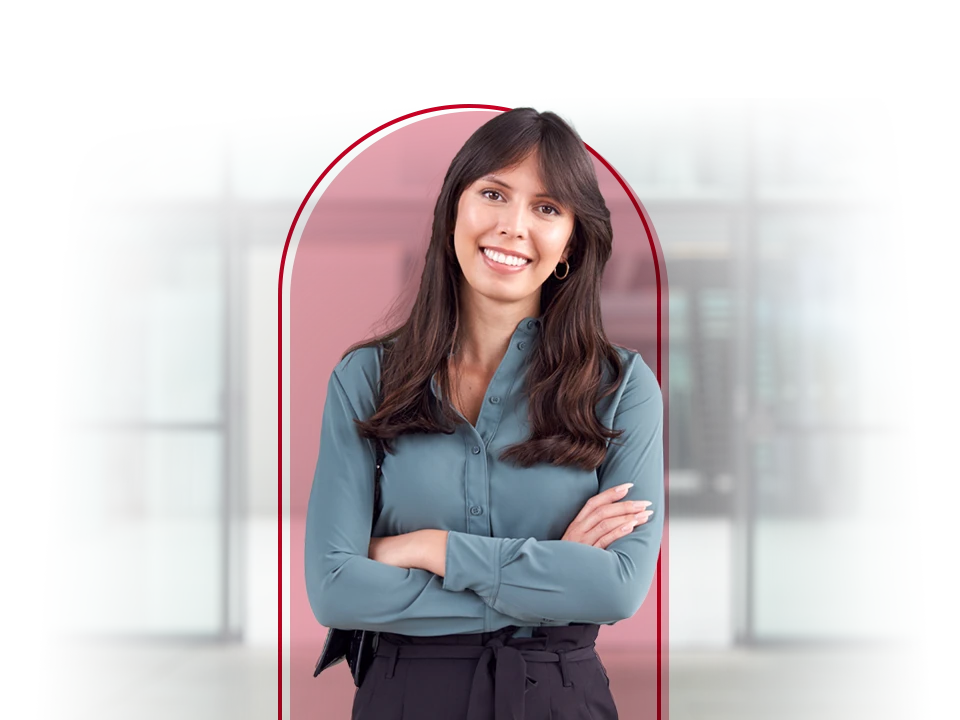 Businesswoman posing with her arms crossed.